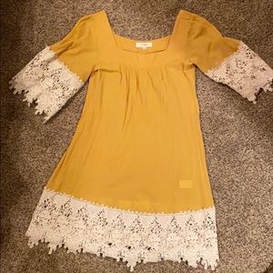 Umgee Mustard Lace dress size medium